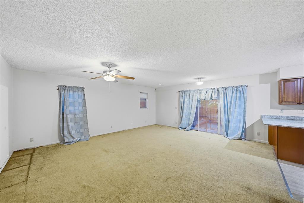 3091 Venice Way Miramar, FL 33025 - Photo 12 of 27 a view of a livingroom with a ceiling fan