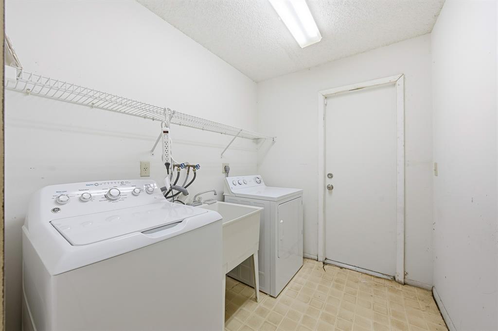 3091 Venice Way Miramar, FL 33025 - Photo 13 of 27 a utility room with dryer and washer