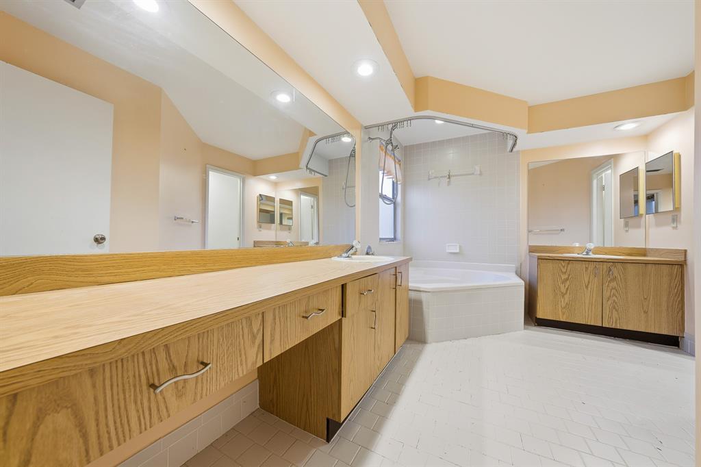 3091 Venice Way Miramar, FL 33025 - Photo 15 of 27 a spacious bathroom with a double vanity sink a mirror and a bathtub