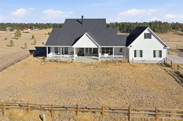 a picture of a bench