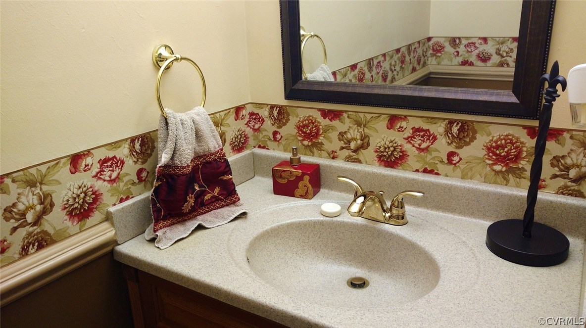 3904 Echo Ridge Place Midlothian, VA 23112 - Photo 8 of 26 a bathroom with a sink and a mirror