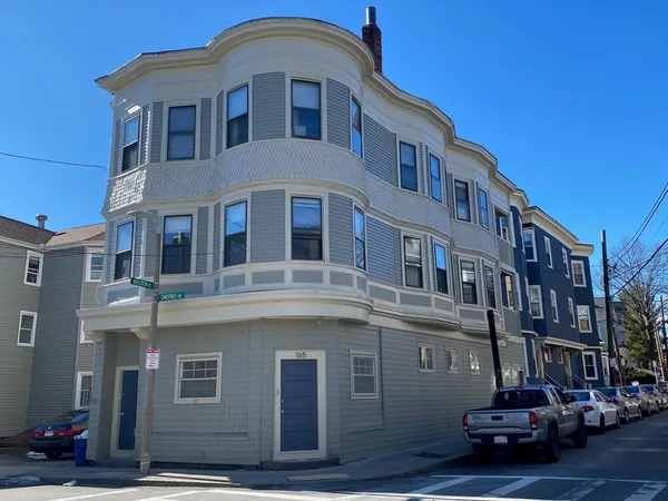 $3,350 | 165 Chestnut Avenue, Unit 3, Boston, MA 02130