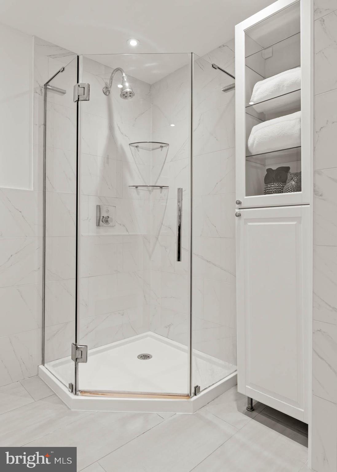 383 Lakeside Road, Unit G2 Ardmore, PA 19003 - Photo 5 of 16 a bathroom with a shower