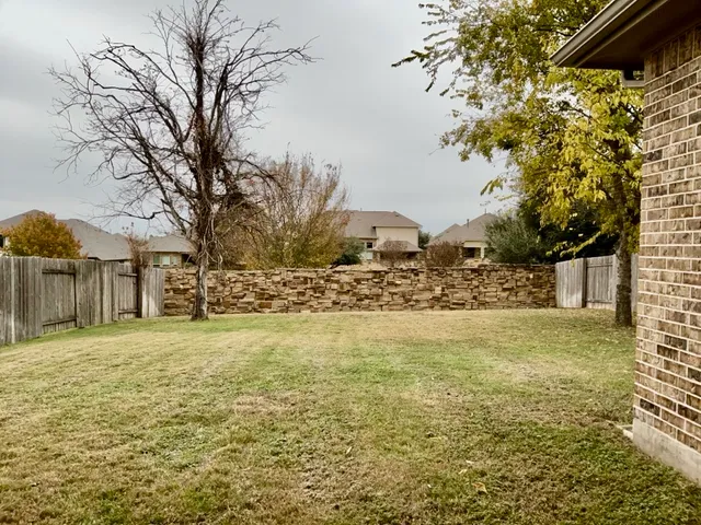 a view of big yard with a house