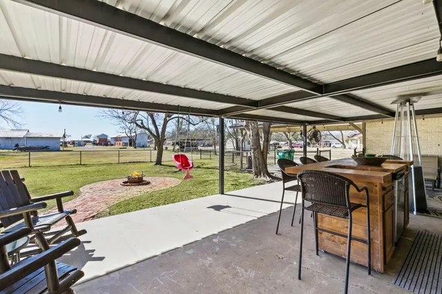 $299,999 | 443 East Reunion Street, Fairfield, TX 75840