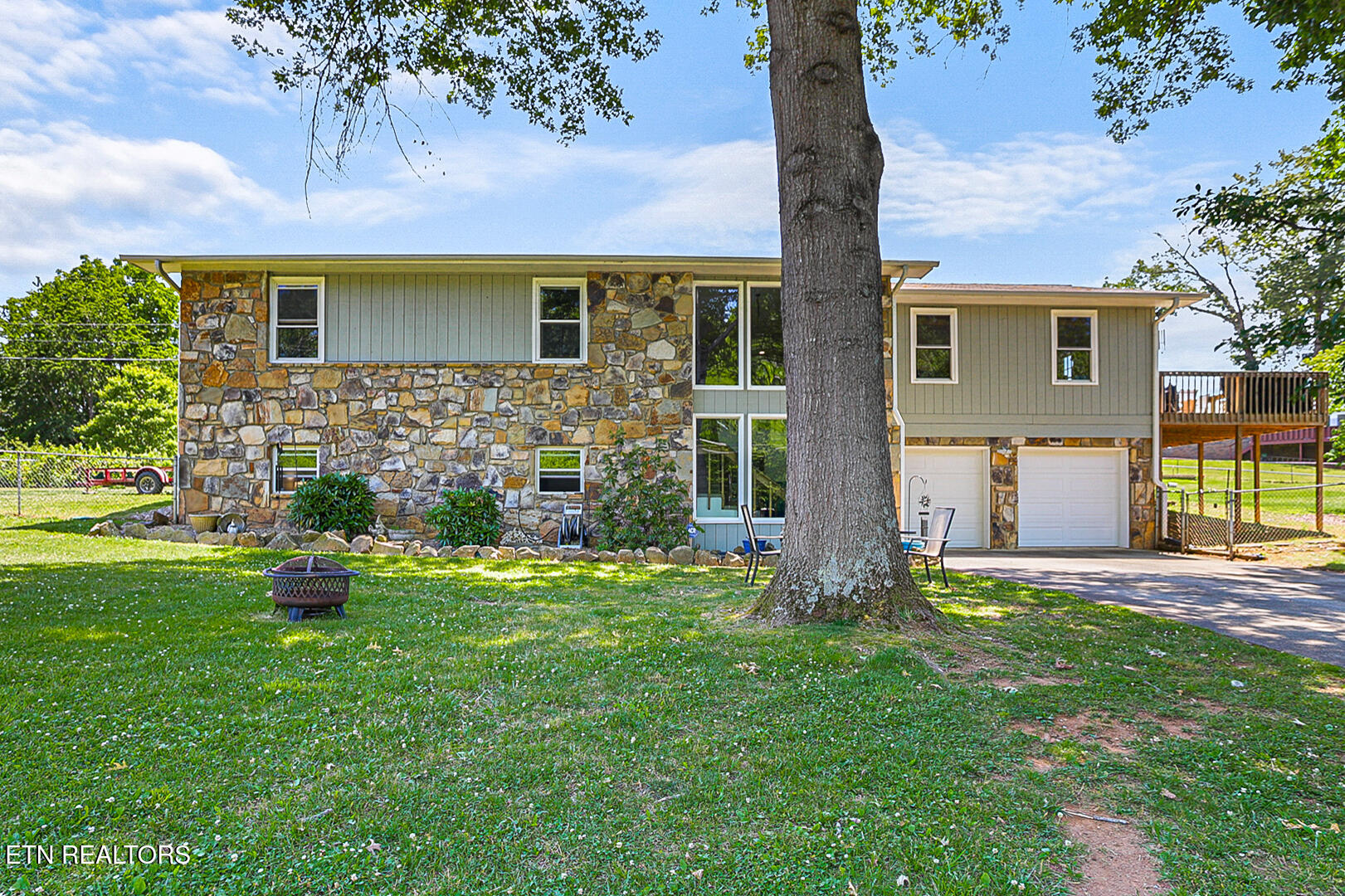 146 Vanderview Drive Seymour, TN 37865 - Photo 2 of 43 146 Vanderview Dr-214