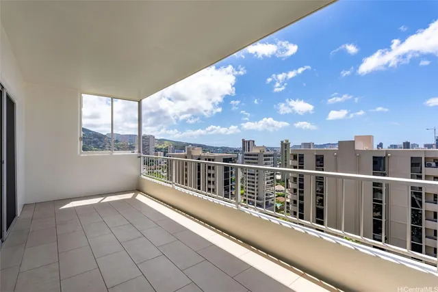 $849,000 | 999 Wilder Avenue, Unit 702, Honolulu, HI 96822