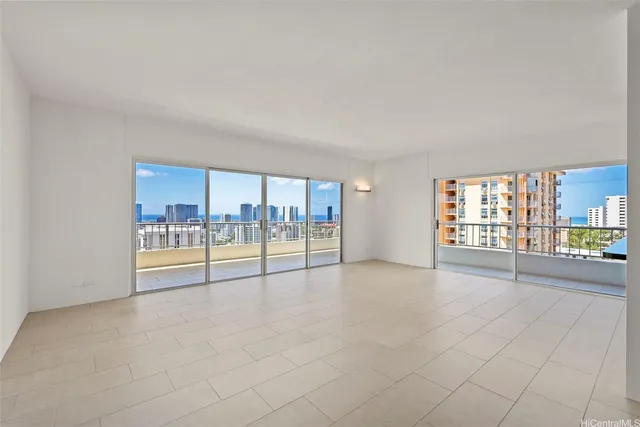 $849,000 | 999 Wilder Avenue, Unit 702, Honolulu, HI 96822