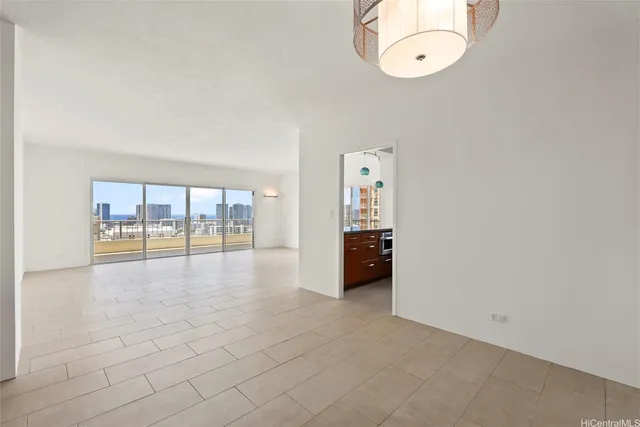 $849,000 | 999 Wilder Avenue, Unit 702, Honolulu, HI 96822