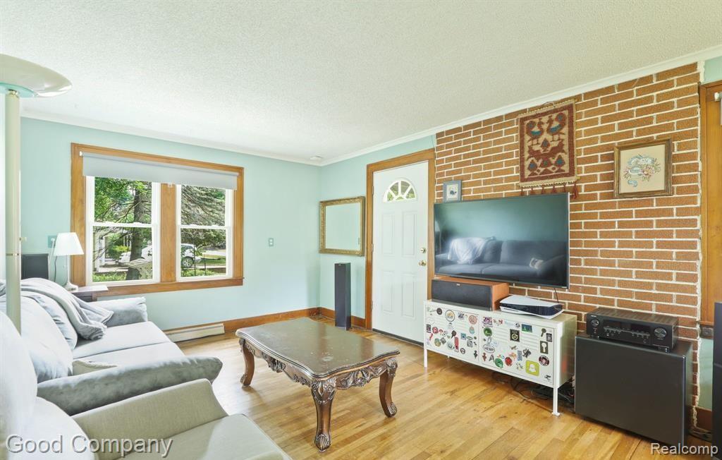 836 West Silver Lake Road Fenton, MI 48430 - Photo 7 of 62 Photo from when the home was occupied
