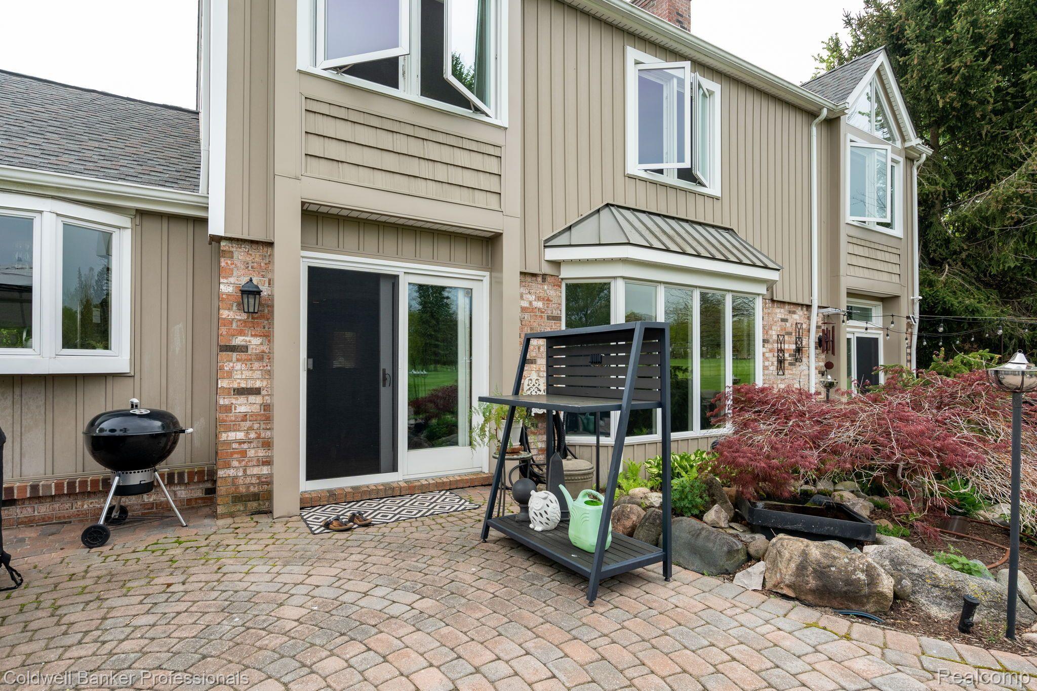 1358 Chestnut Circle Rochester, MI 48309 - Photo 34 of 46 Upper Patio