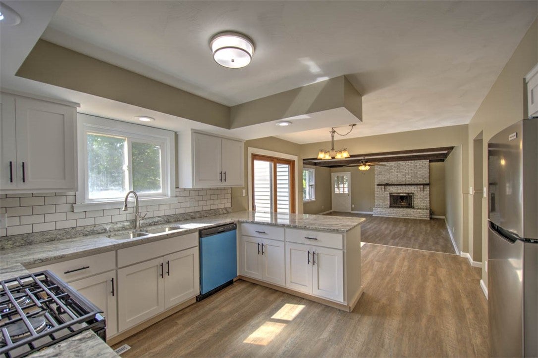 2355 Hawthorne Drive Decatur, IL 62521 - Photo 15 of 35 Gallery Image 15