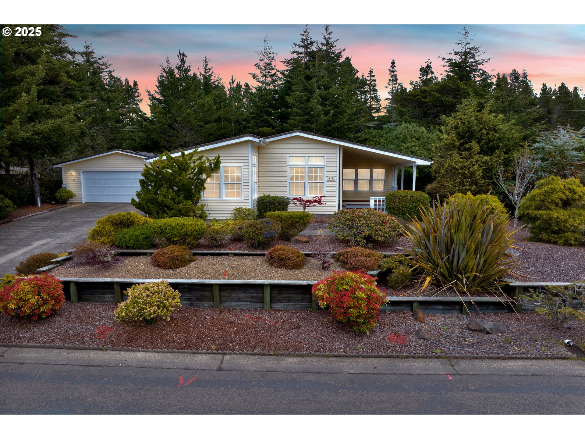 415 Sherwood Loop Florence, OR 97439 - Photo 1 of 41 Gallery Image 1