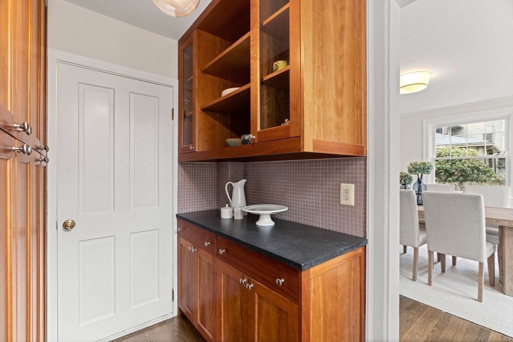 33 Berkeley Street Newton, MA 02465 - Photo 9 of 41