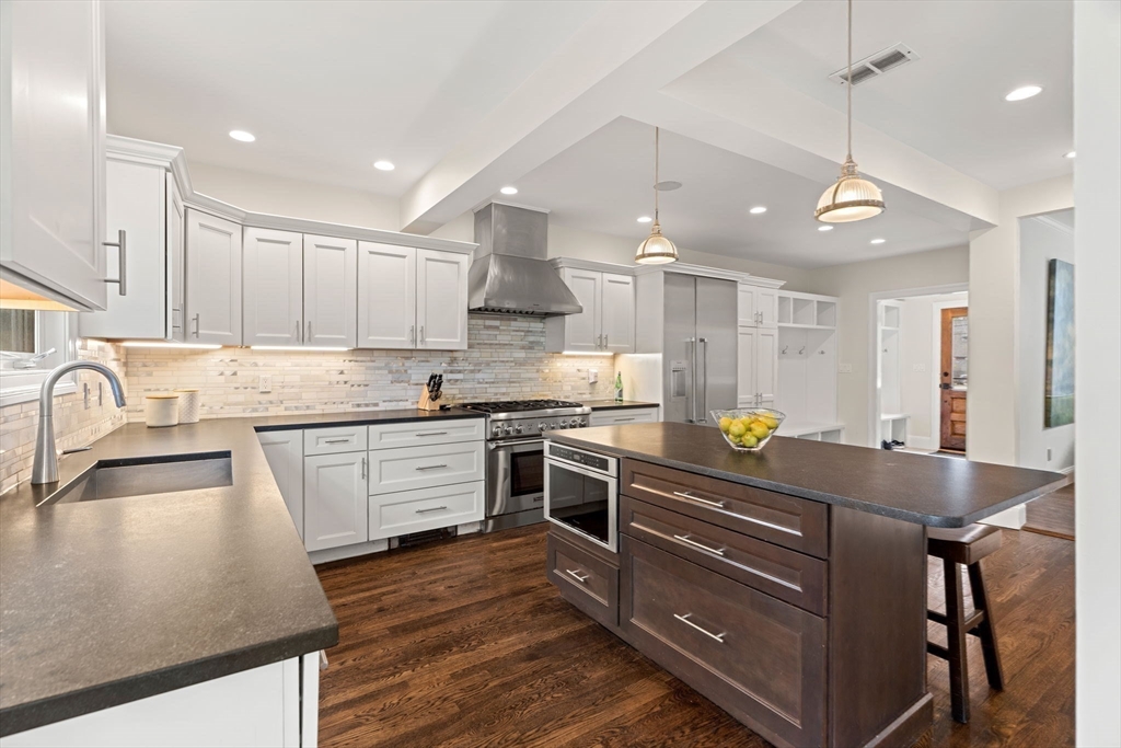 33 Berkeley Street Newton, MA 02465 - Photo 10 of 41