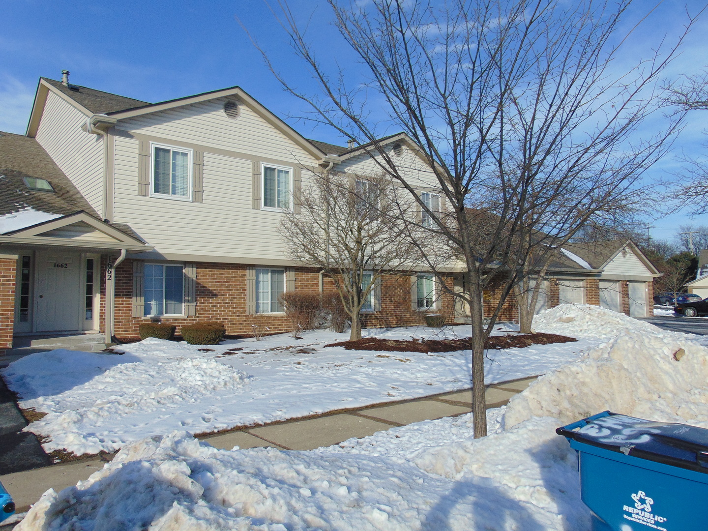 1662 Commodore Court, Unit 2 Schaumburg, IL 60193 - Photo 1 of 26 a front view of a house with a yard