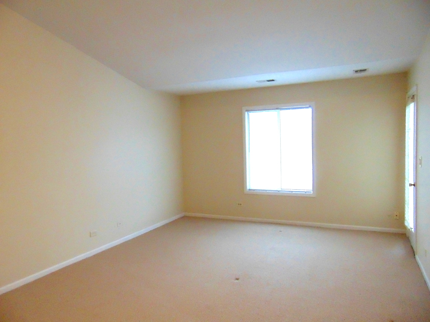 1662 Commodore Court, Unit 2 Schaumburg, IL 60193 - Photo 15 of 26 an empty room with a window