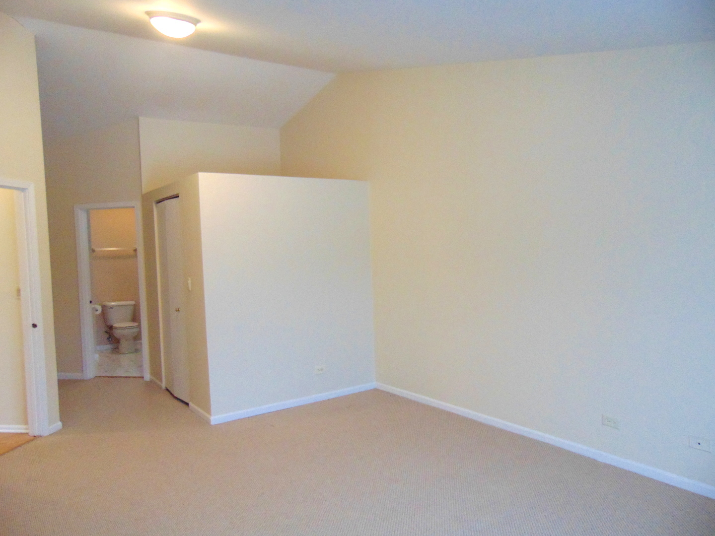 1662 Commodore Court, Unit 2 Schaumburg, IL 60193 - Photo 16 of 26 a view of an empty room