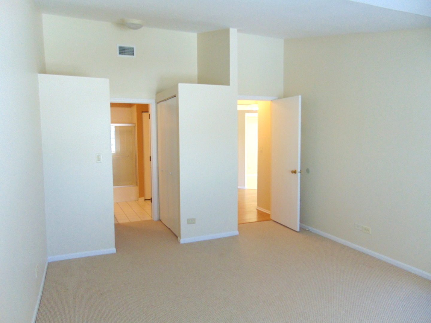 1662 Commodore Court, Unit 2 Schaumburg, IL 60193 - Photo 23 of 26 a view of an empty room