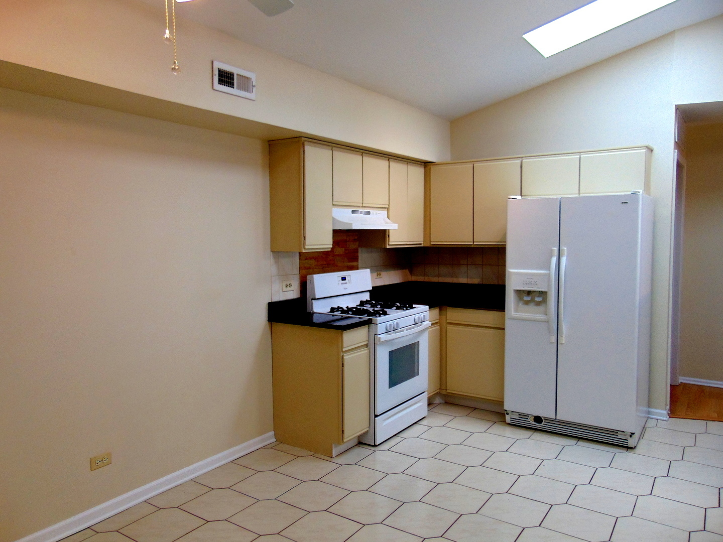 1662 Commodore Court, Unit 2 Schaumburg, IL 60193 - Photo 4 of 26 a kitchen with a stove a refrigerator and a cabinets