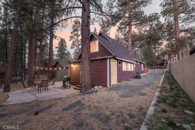 $699,999 | 332 Vista Big Bear Lake, Big Bear Lake, CA 92315