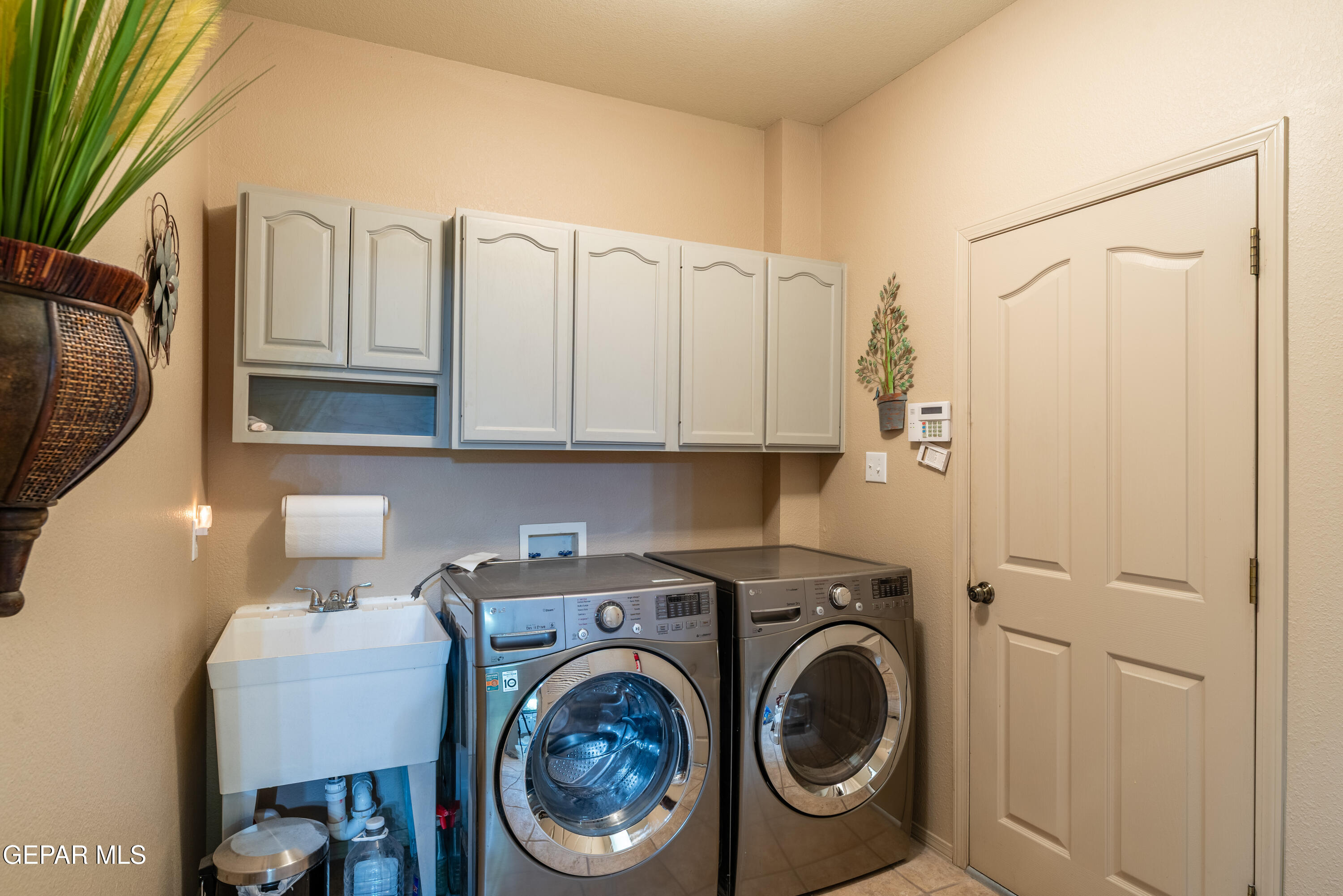 6701 Pearl Ridge Drive El Paso, TX 79912 - Photo 16 of 32 Pearl Ridge 6701-17