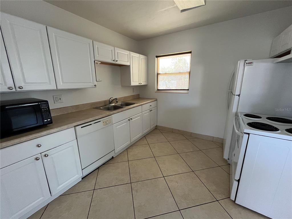 2154 Inner Cass Circle Sarasota, FL 34231 - Photo 12 of 28