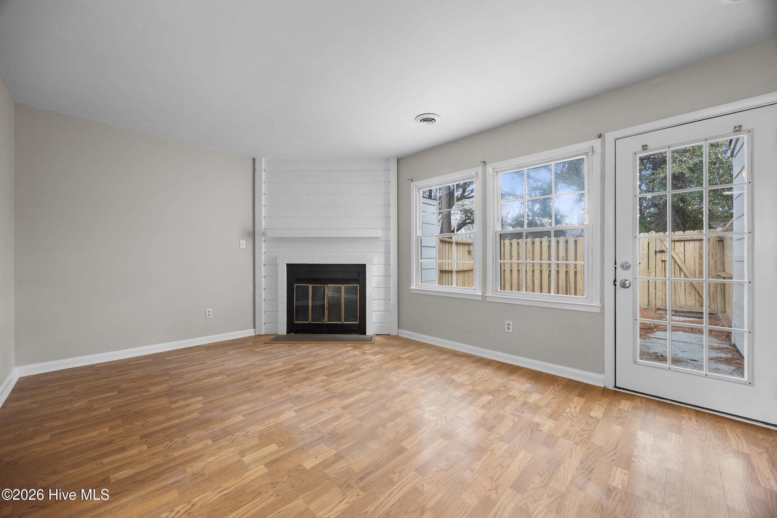 4905 Pompano Court Wilmington, NC 28403 - Photo 9 of 31 12_living room