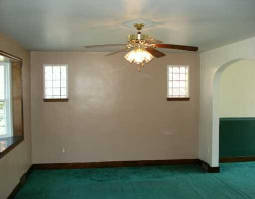 926 Liberty Street McKees Rocks, PA 15136 - Photo 3 of 8 Living Room.