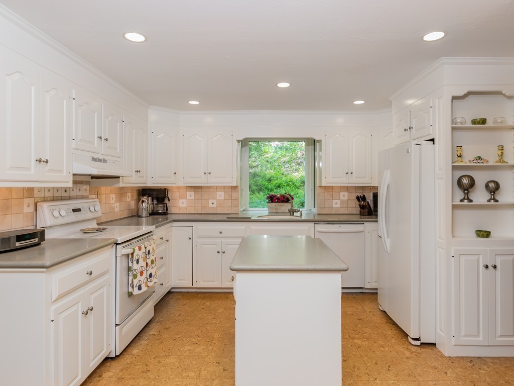 27 Shrine Road Norwell, MA 02061 - Photo 6 of 25 Gallery Image 6