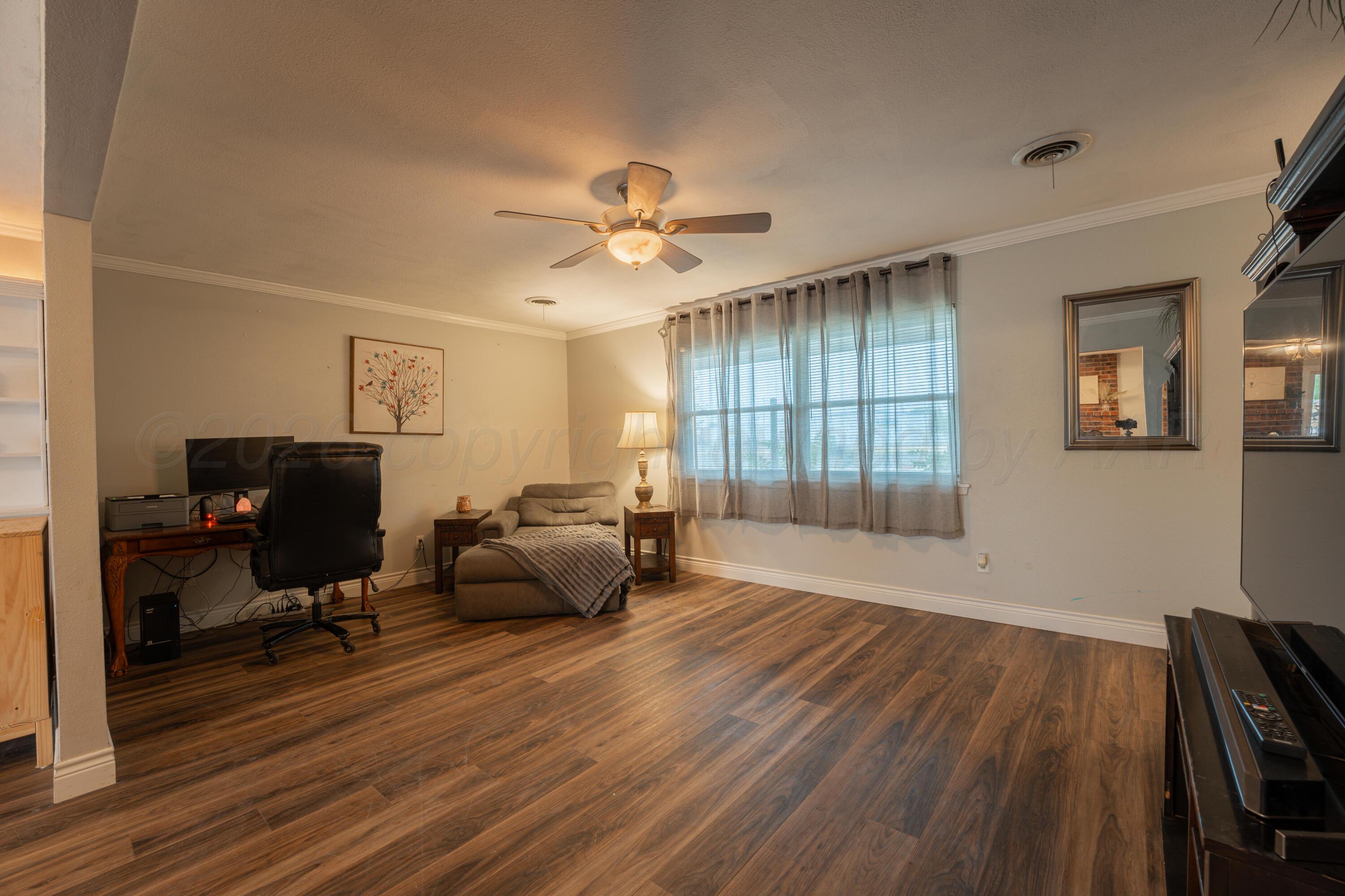 4836 Hillside Road Amarillo, TX 79109 - Photo 7 of 34 5 LIVING