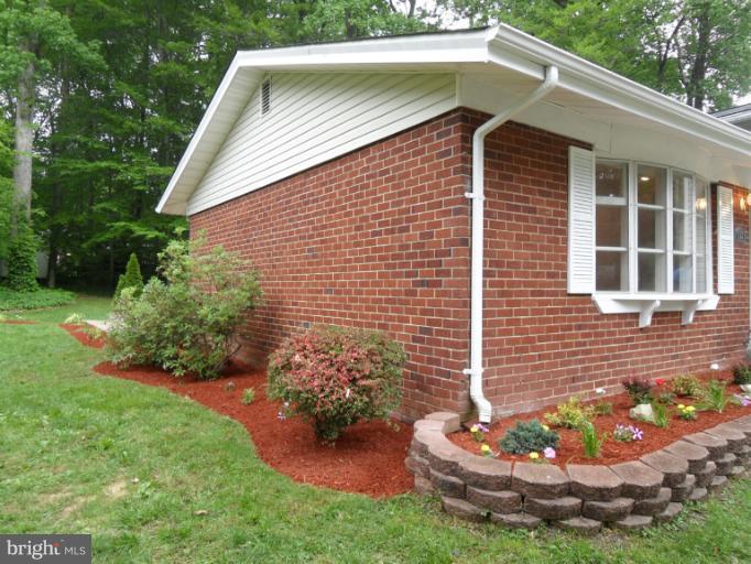3525 Cornell Road Fairfax, VA 22030 - Photo 4 of 27 Brick