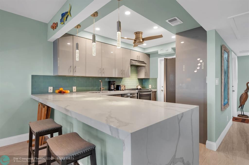 2751 North Palm Aire Dr Unit 410  