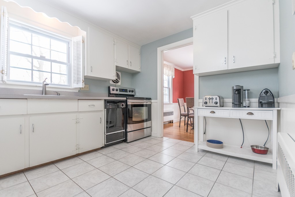 286 Hunting Road Needham, MA 02494 - Photo 5 of 12 Gallery Image 5