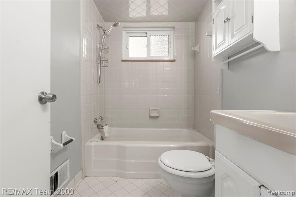 19431 Stephens Eastpointe, MI 48021 - Photo 24 of 46 Gallery Image 24