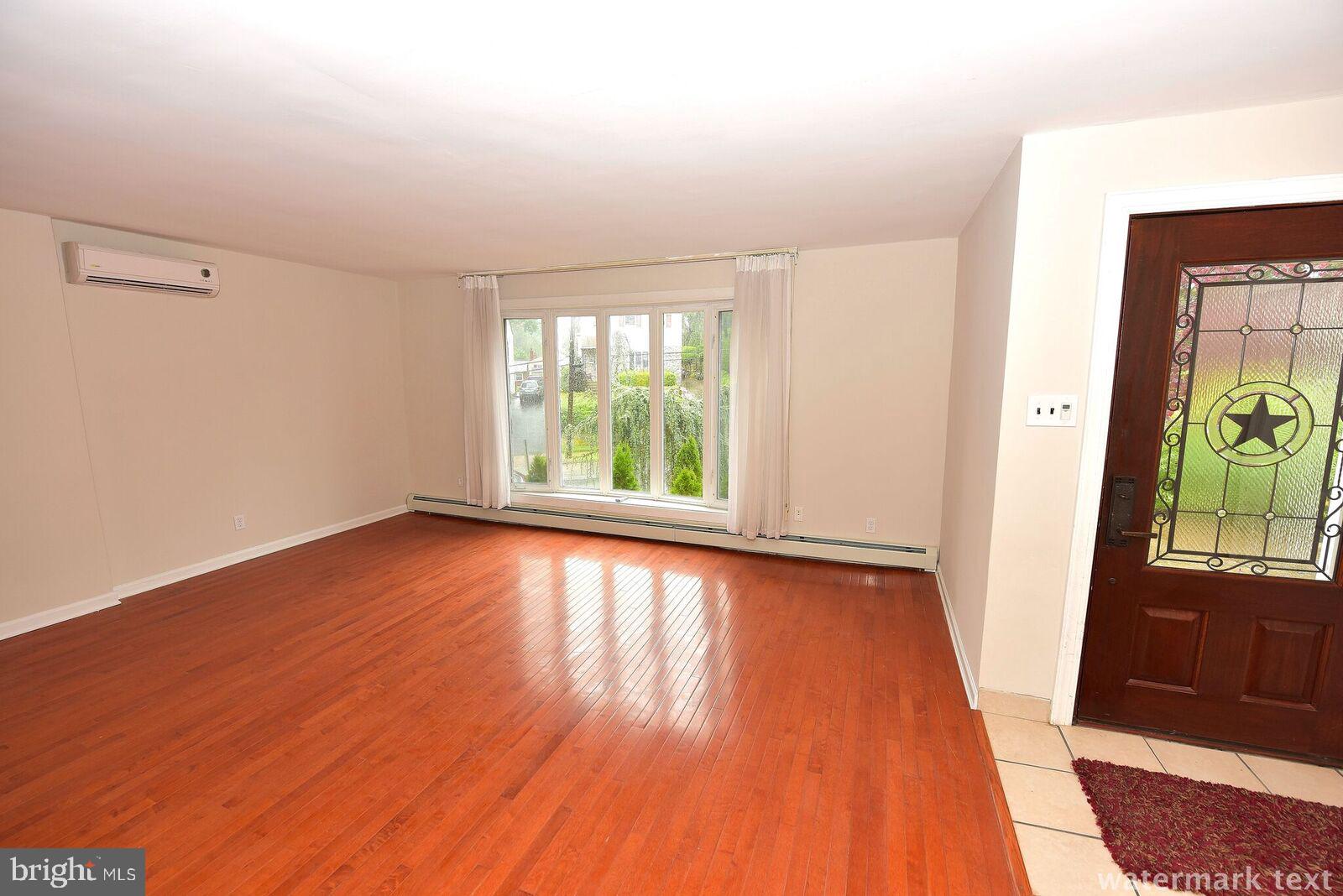 1 Colonial Road Havertown, PA 19083 - Photo 7 of 22 Entry/Living Room