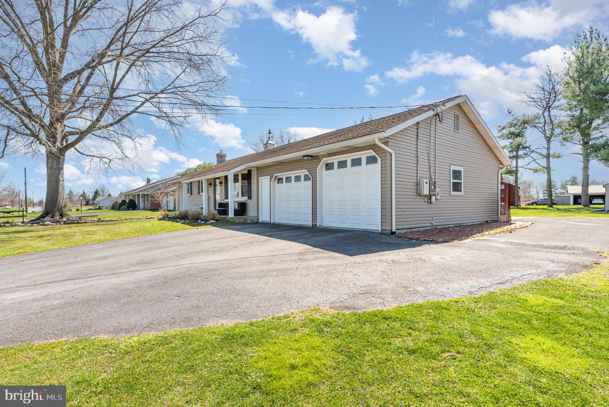 1634 Campus Road Elizabethtown, PA 17022 - Photo 3 of 32