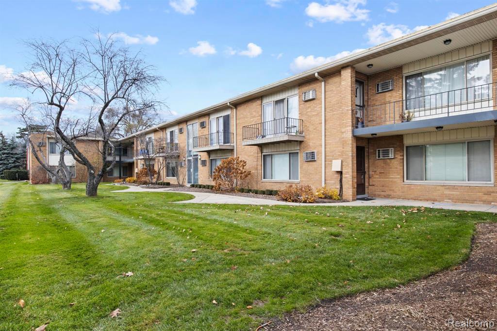 2859 East Maple Road, Unit 7 Birmingham, MI 48009 - Photo 1 of 15