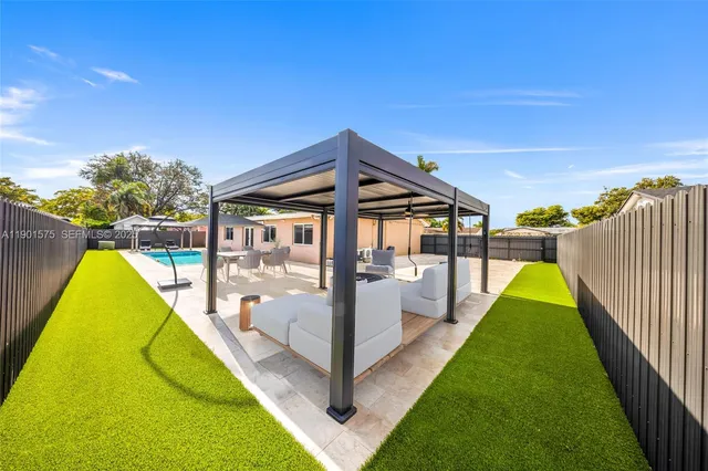 $875,000 | 10501 Southwest 126th Avenue, Miami, FL 33186