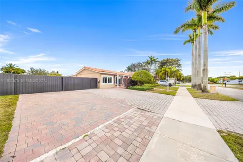 $875,000 | 10501 Southwest 126th Avenue, Miami, FL 33186