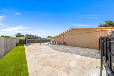 $875,000 | 10501 Southwest 126th Avenue, Miami, FL 33186