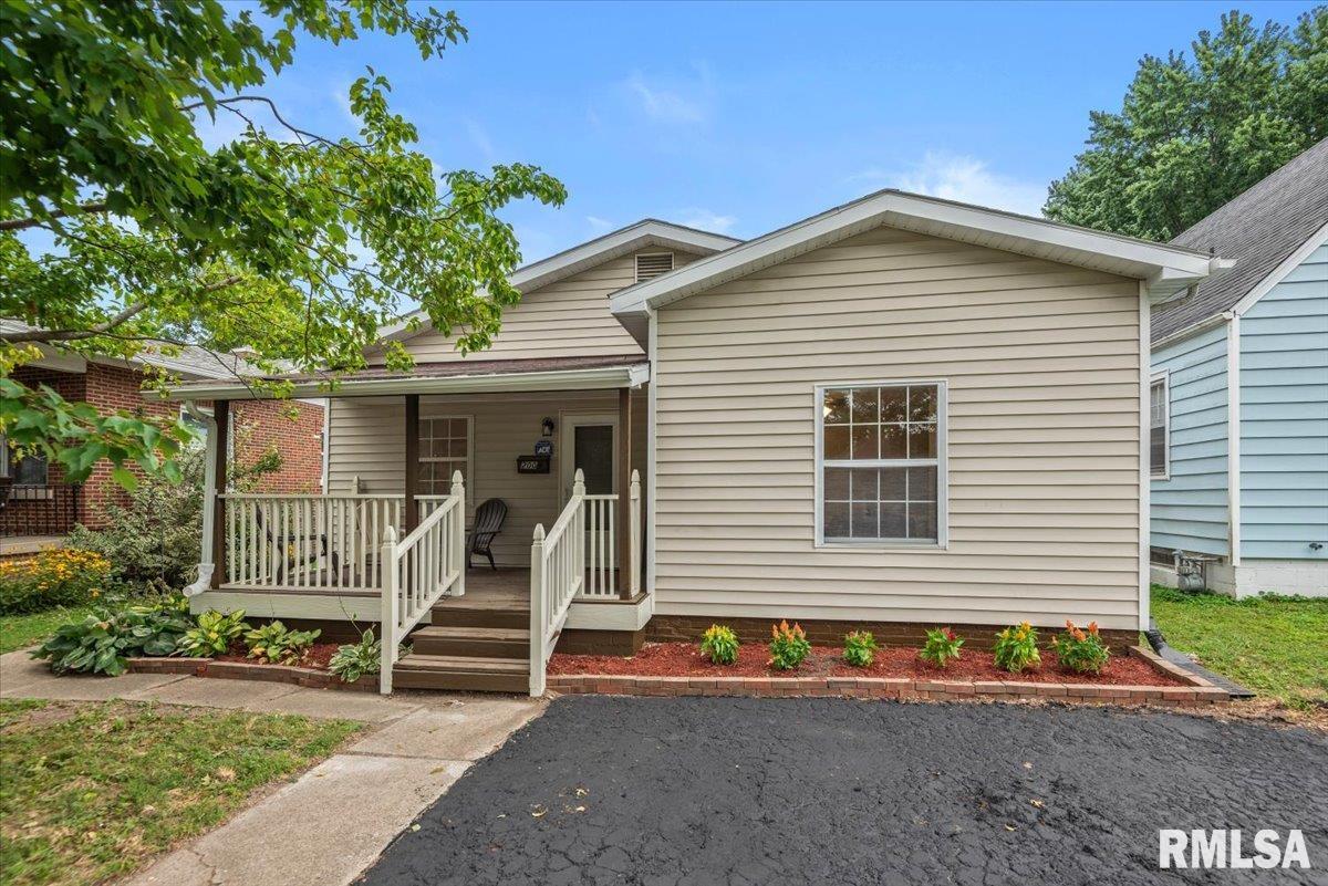 2004 South Pasfield Street Springfield, IL 62704 - Photo 1 of 31 Gallery Image 1