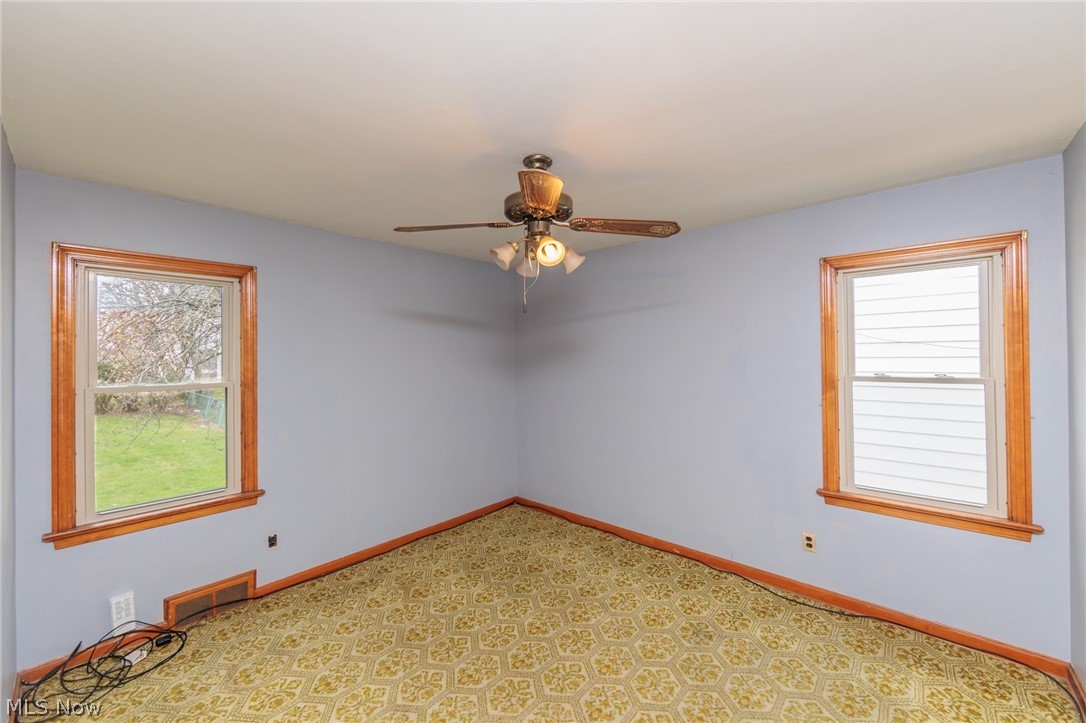 1376 South Green Road Cleveland, OH 44121 - Photo 17 of 33