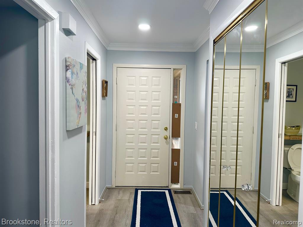 632 Tennyson Rochester Hills, MI 48307 - Photo 8 of 34
