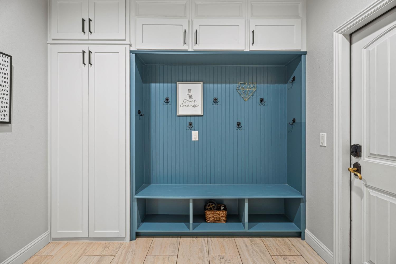 813 Avenue T Shallowater, TX 79363 - Photo 20 of 36 a bathroom with a sink and a mirror