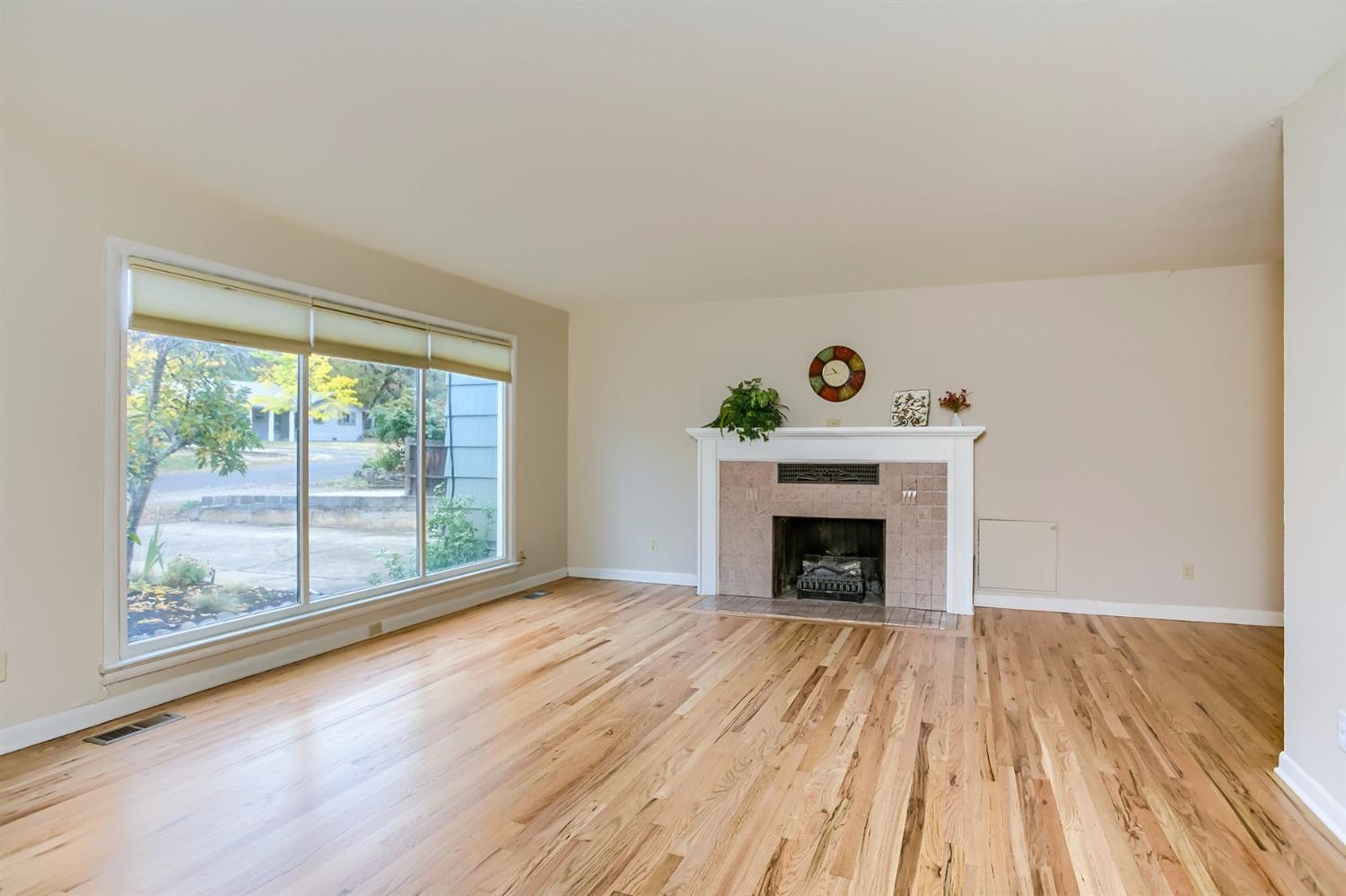 2216 Ruhl Way Medford, OR 97504 - Photo 5 of 32 Additional Photo