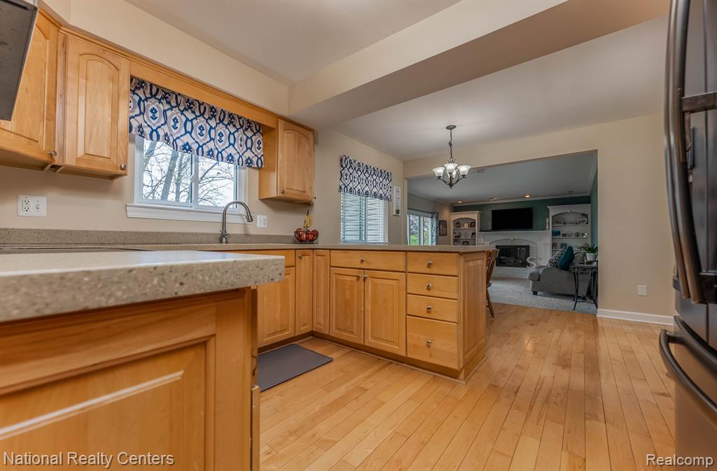 35810 Smithfield Road Farmington, MI 48335 - Photo 10 of 46