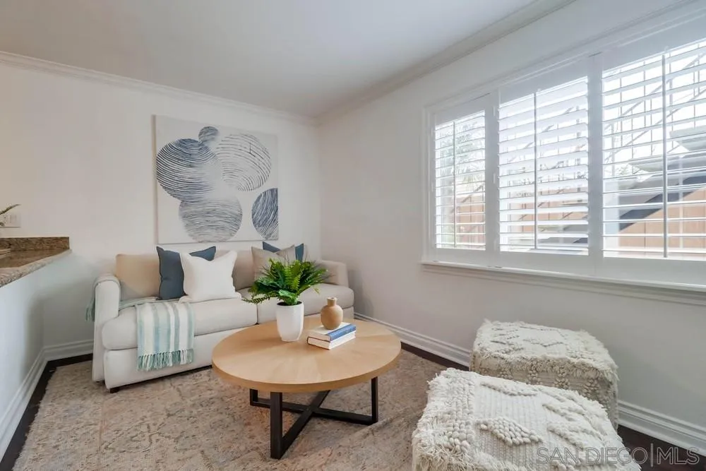 4375 Felton Street, Unit 3 San Diego, CA 92104 - Photo 3 of 27 a living room with furniture and a potted plant