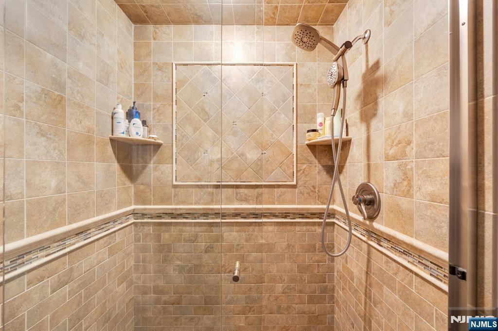 994 Boxwood Court Mahwah, NJ 07430 - Photo 19 of 27