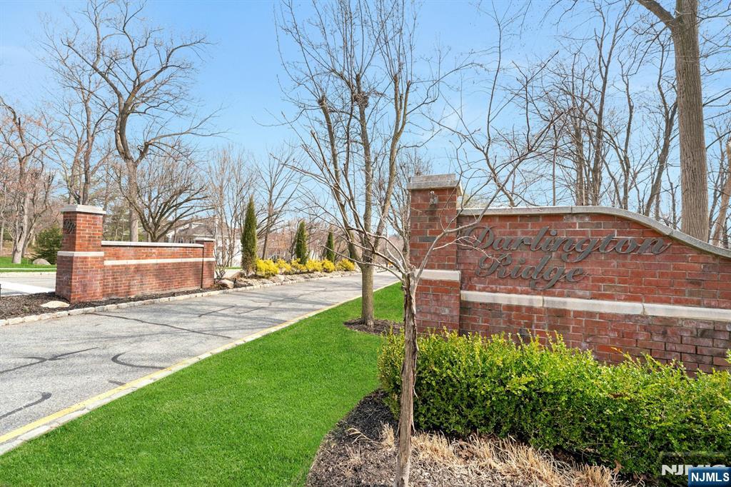 994 Boxwood Court Mahwah, NJ 07430 - Photo 2 of 27